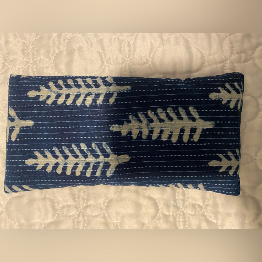 Jane Inc Blue Eye Pillow with lavender scent. New & in good condition. - Picture 4 of 6